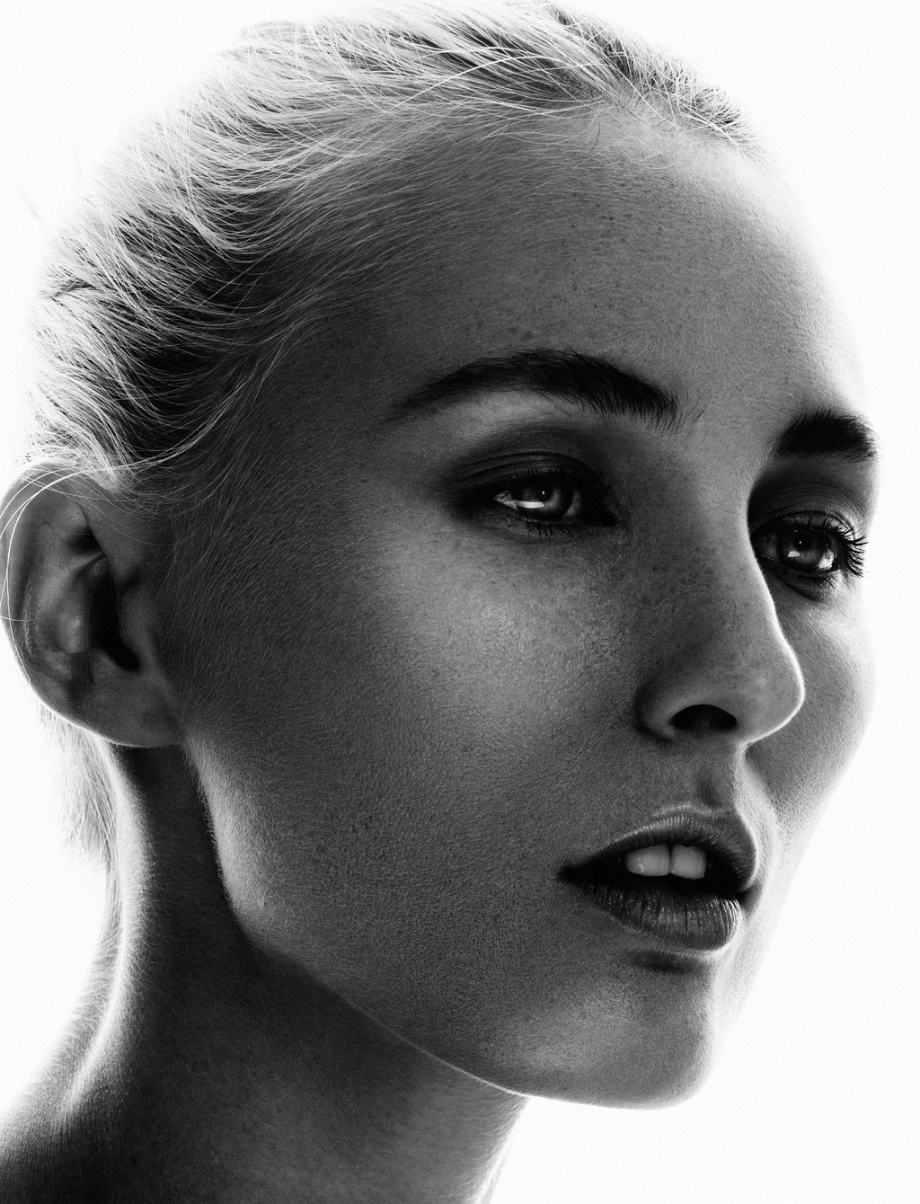 Editorial beauty hair and makeup by Maria Ana Mi, look 7